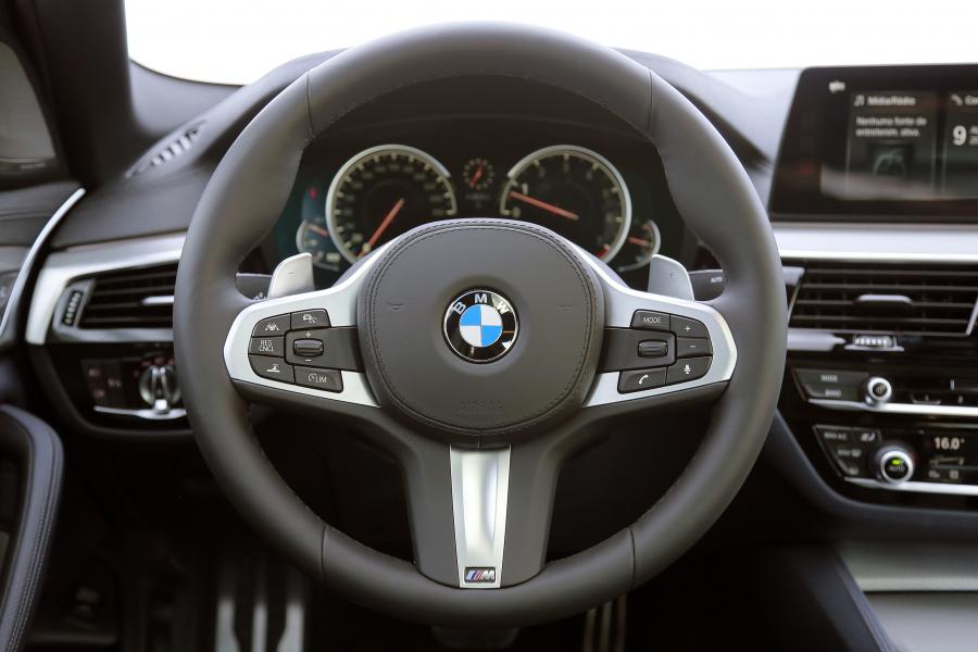 Панель приборов BMW 540i Sedan M Sport 2017 года  (LA) (фото 19 из 40)
